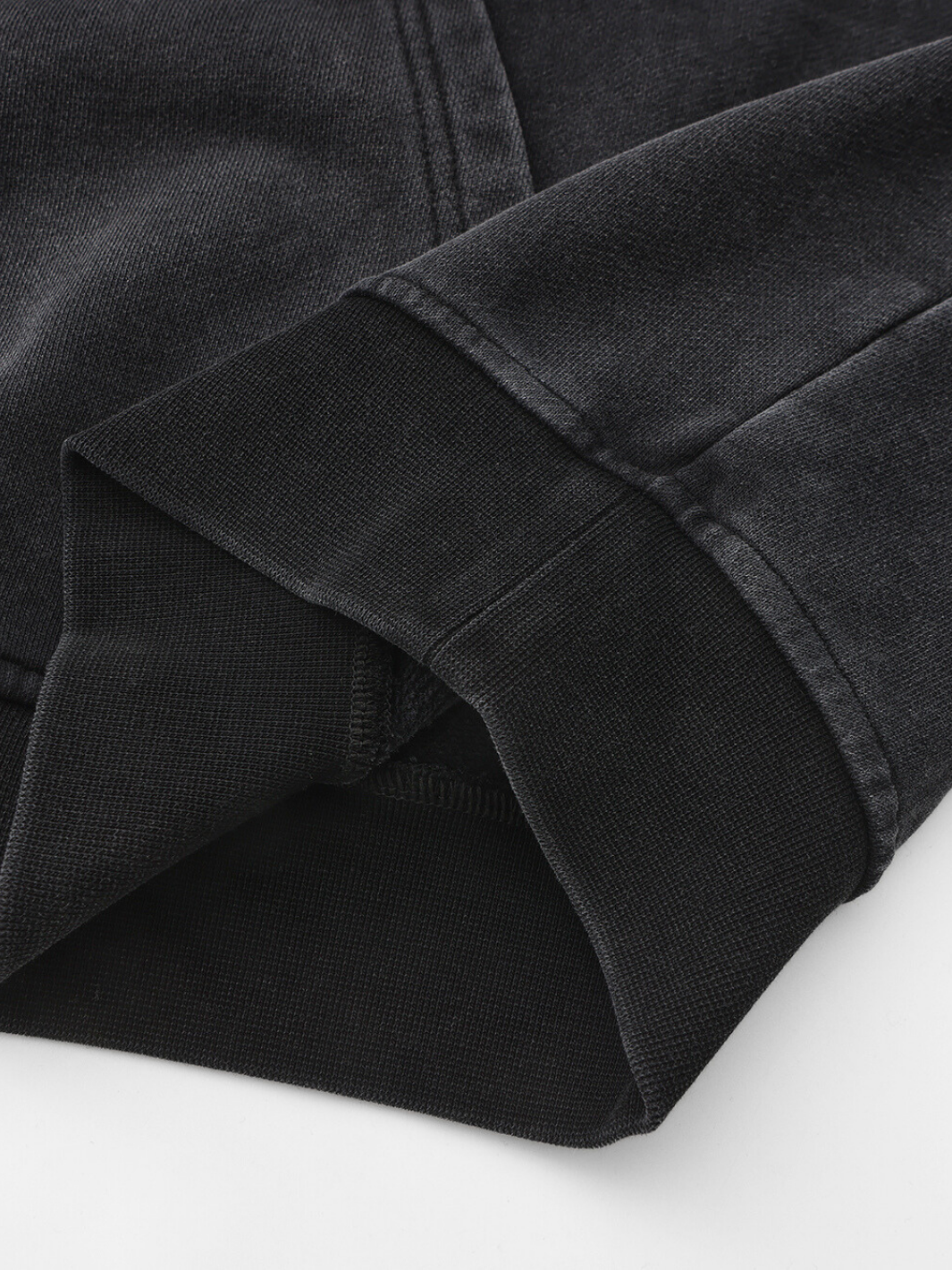 Sudadera Essential de Corte Boxy con Doble Cremallera – Negro Vintage