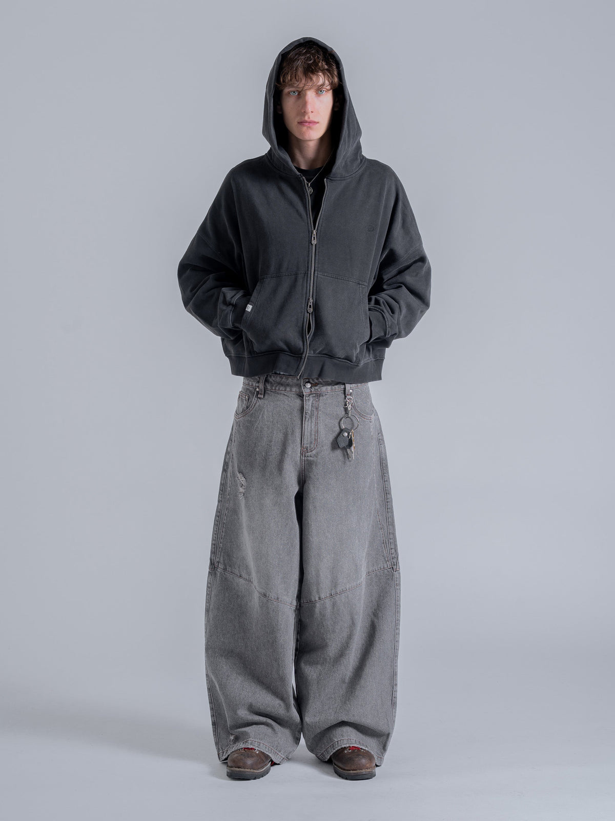 Sudadera Essential de Corte Boxy con Doble Cremallera – Negro Vintage