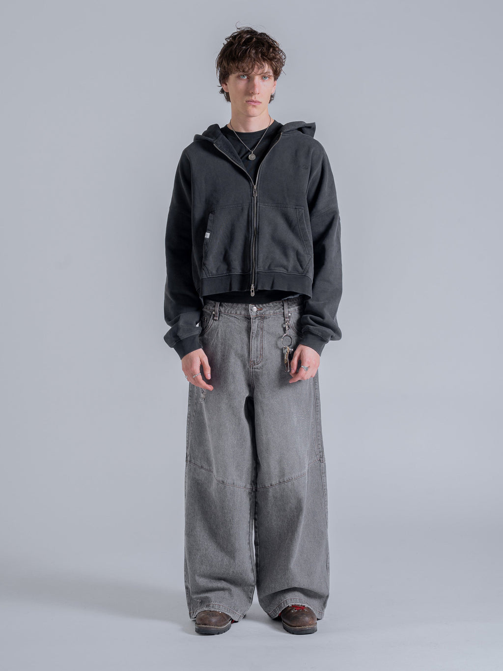 Sudadera Essential de Corte Boxy con Doble Cremallera – Negro Vintage