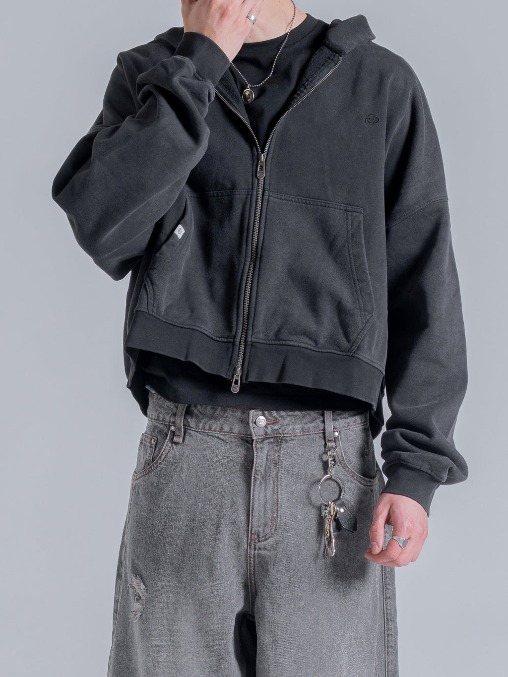 Sudadera Essential de Corte Boxy con Doble Cremallera – Negro Vintage