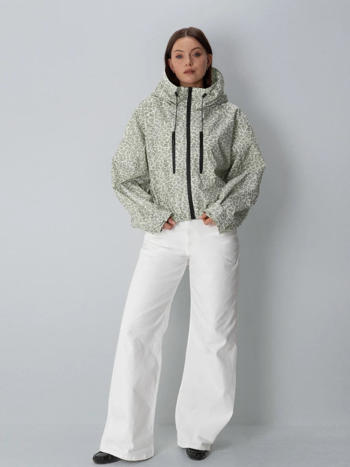 Chaqueta impermeable oversize y de talla única con tecnología STM-TEX™.