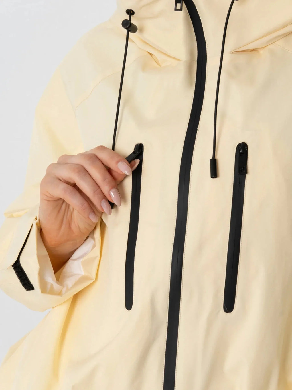 Chaqueta impermeable oversize y de talla única con tecnología STM-TEX™.