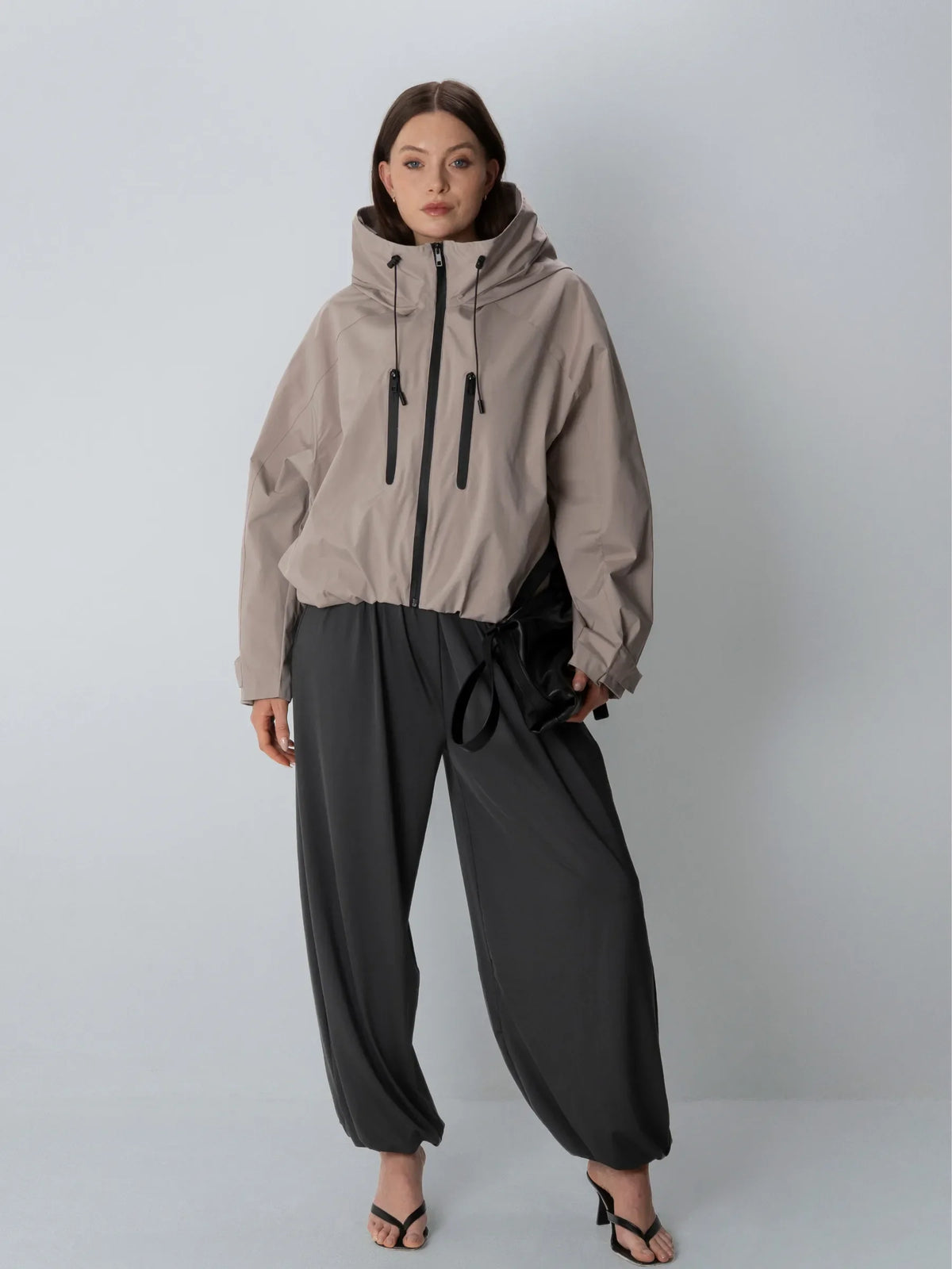 Chaqueta impermeable oversize y de talla única con tecnología STM-TEX™.