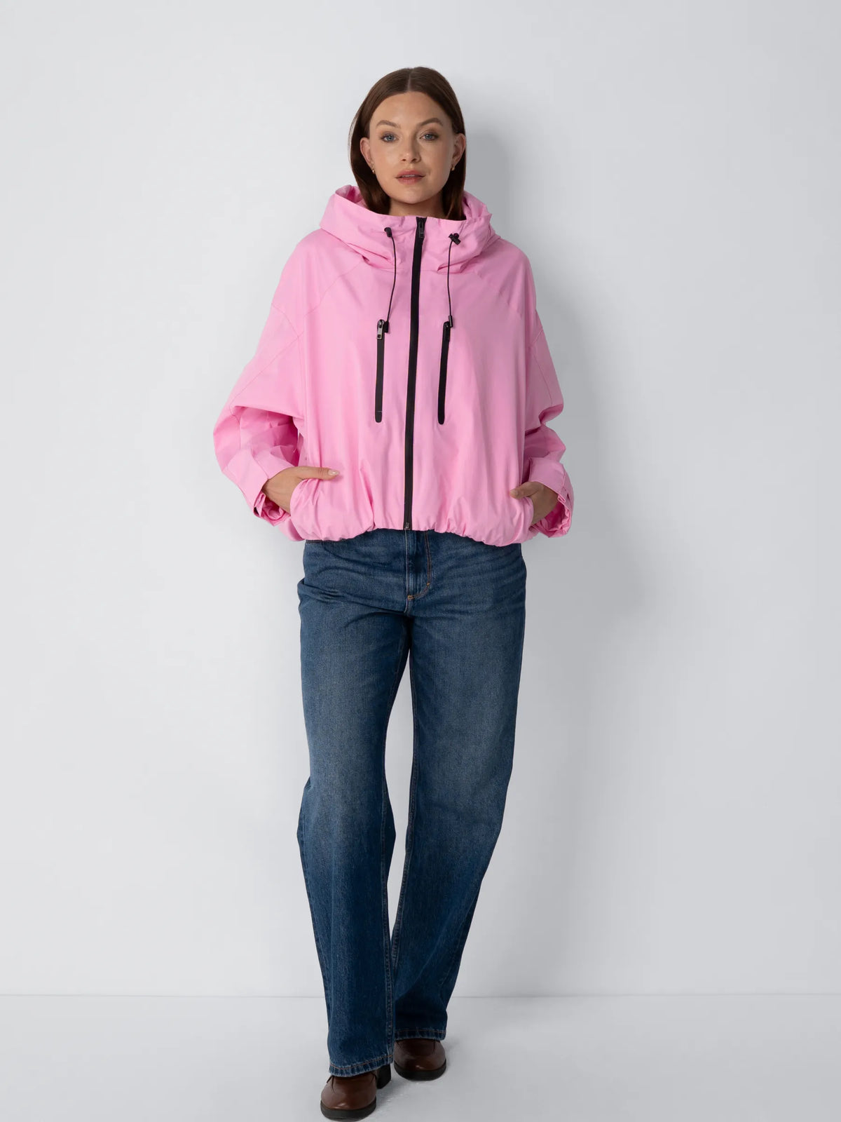 Chaqueta impermeable oversize y de talla única con tecnología STM-TEX™.